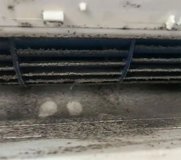 武强空调吹的风有股烧焦味是怎么回事